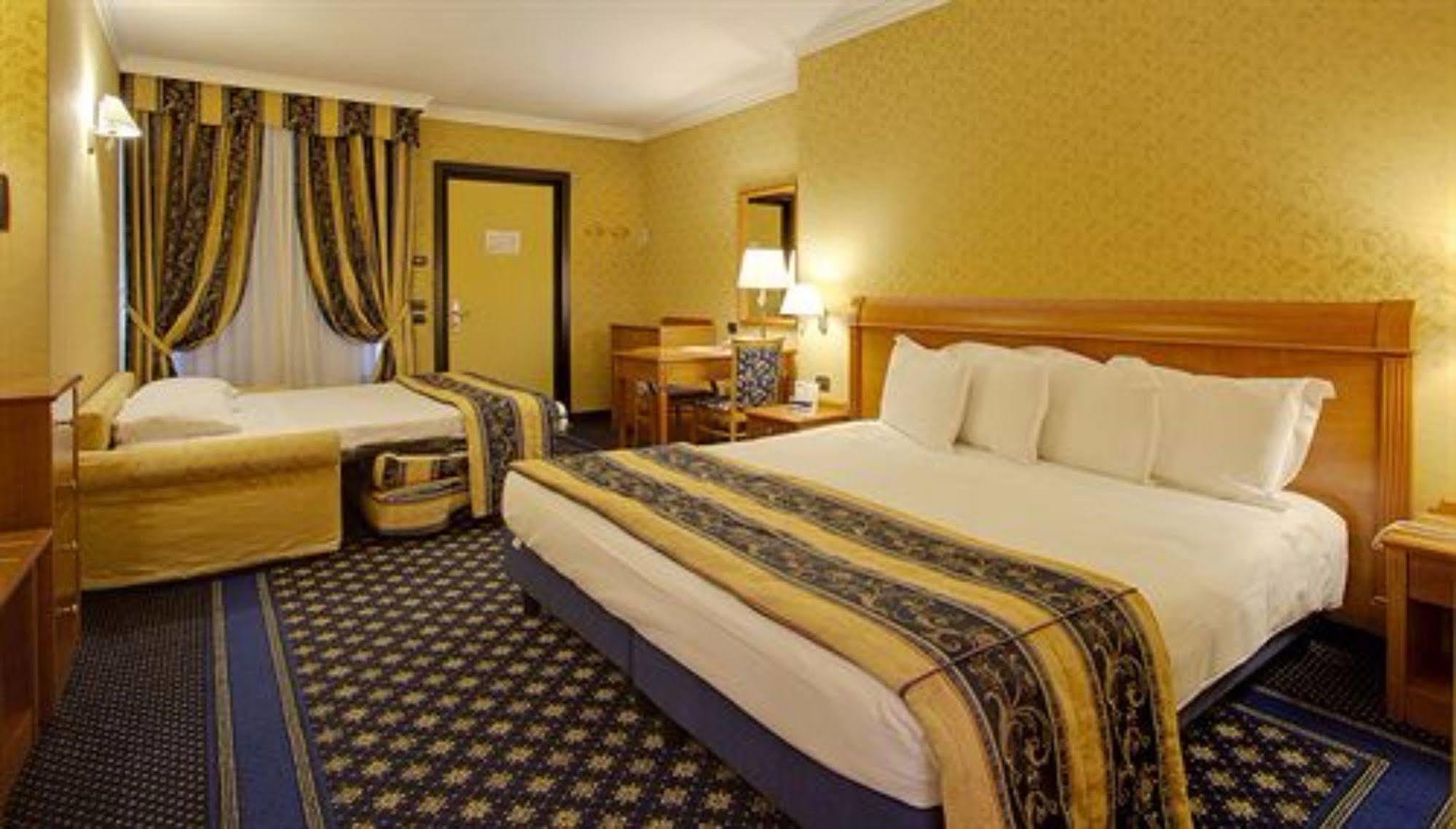 Hotel Ovest Piacenza Exteriér fotografie